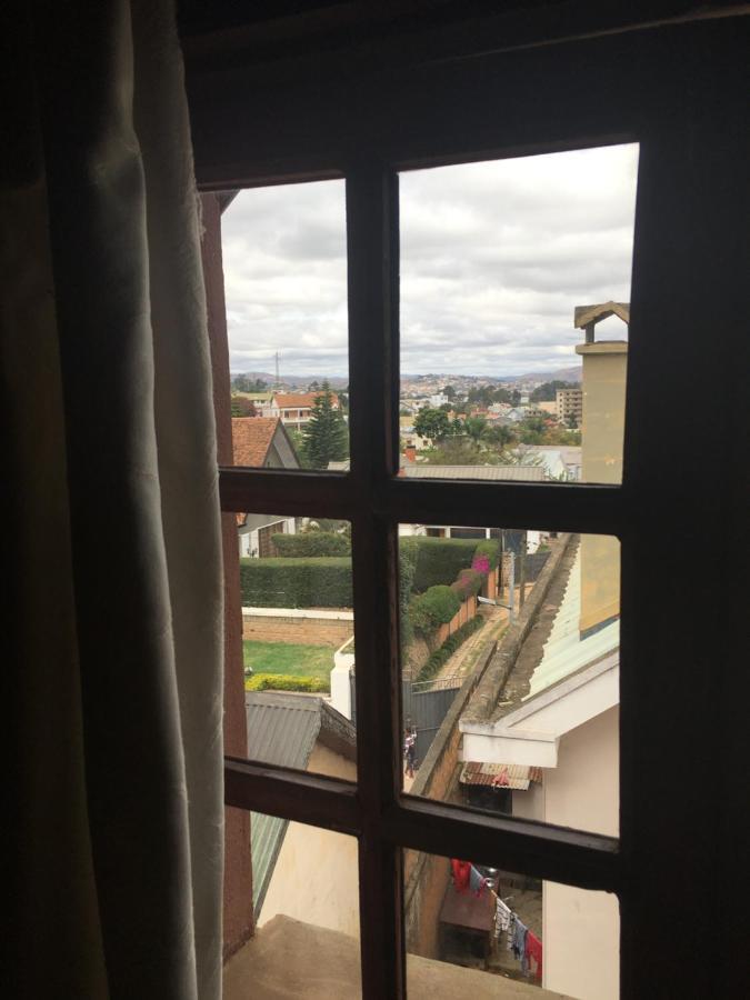 Le Fumoir Guest House Chambre Double Антананариву Екстериор снимка
